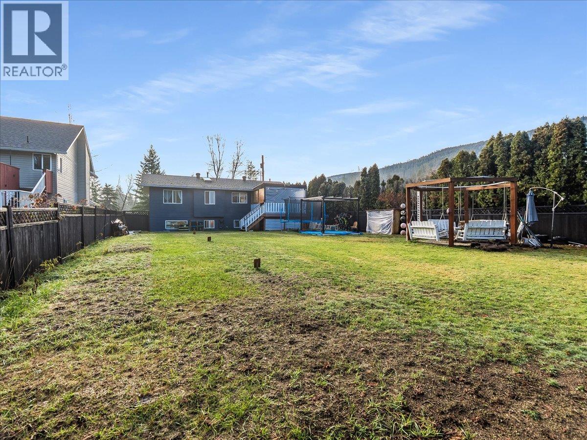 1359 Grosvenor Place, Castlegar, British Columbia  V1N 3X8 - Photo 51 - 10370880
