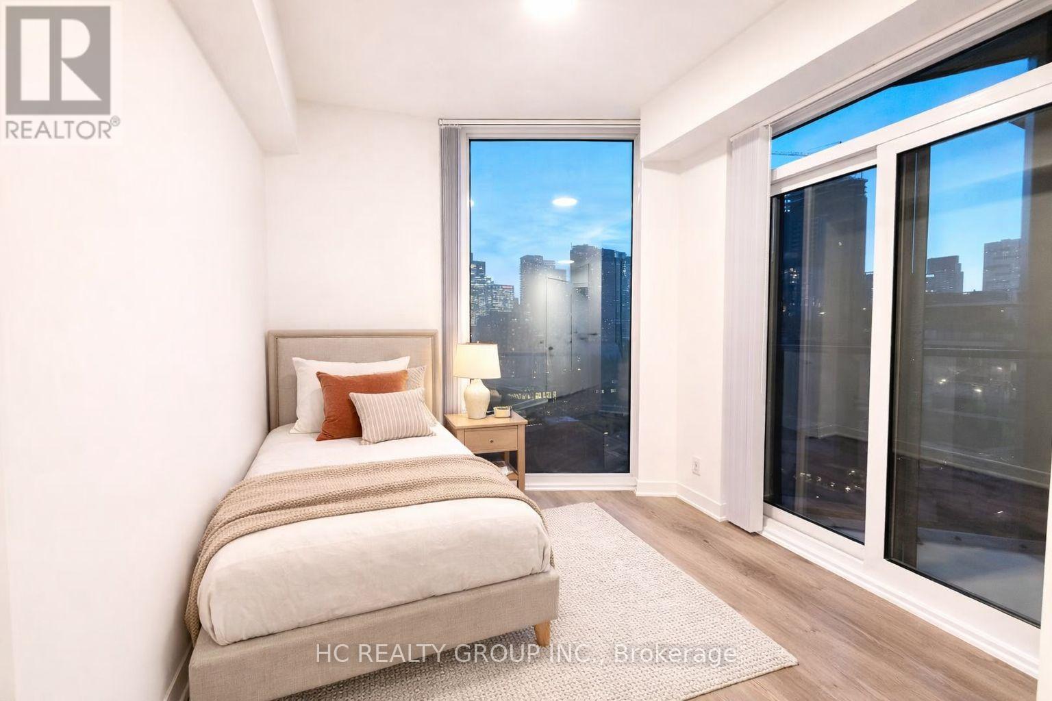 1712 - 180 Front Street E, Toronto, Ontario  M5A 0A9 - Photo 4 - C12846726