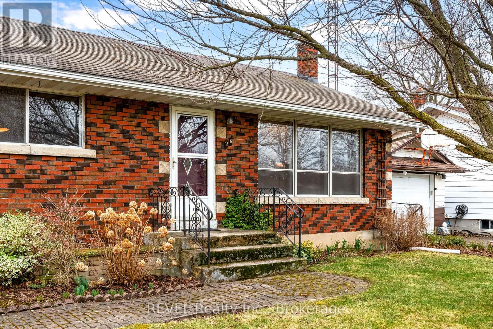 26 Mckenzie Street, St. Catharines (Bunting/linwell), Ontario L2M 2N1 - Photo 1 - X12921174