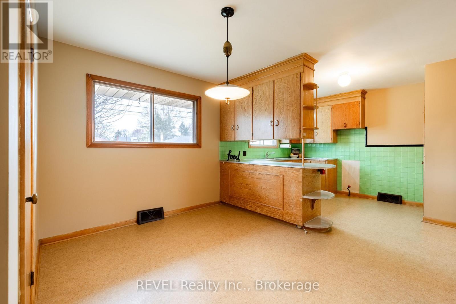 26 Mckenzie Street, St. Catharines (Bunting/linwell), Ontario L2M 2N1 - Photo 10 - X12921174