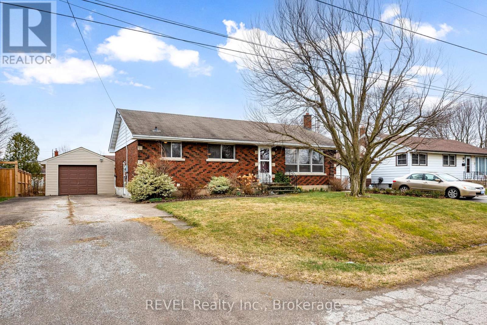 26 Mckenzie Street, St. Catharines (Bunting/linwell), Ontario L2M 2N1 - Photo 2 - X12921174