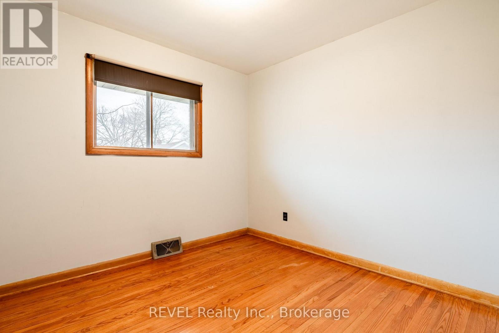 26 Mckenzie Street, St. Catharines (Bunting/linwell), Ontario L2M 2N1 - Photo 21 - X12921174