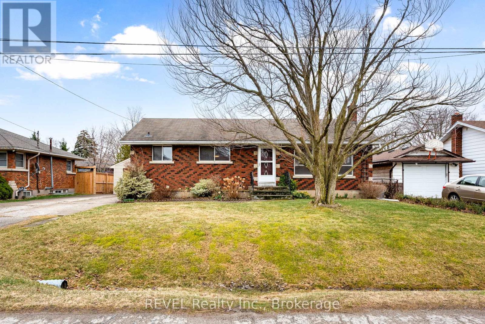 26 Mckenzie Street, St. Catharines (Bunting/linwell), Ontario L2M 2N1 - Photo 3 - X12921174