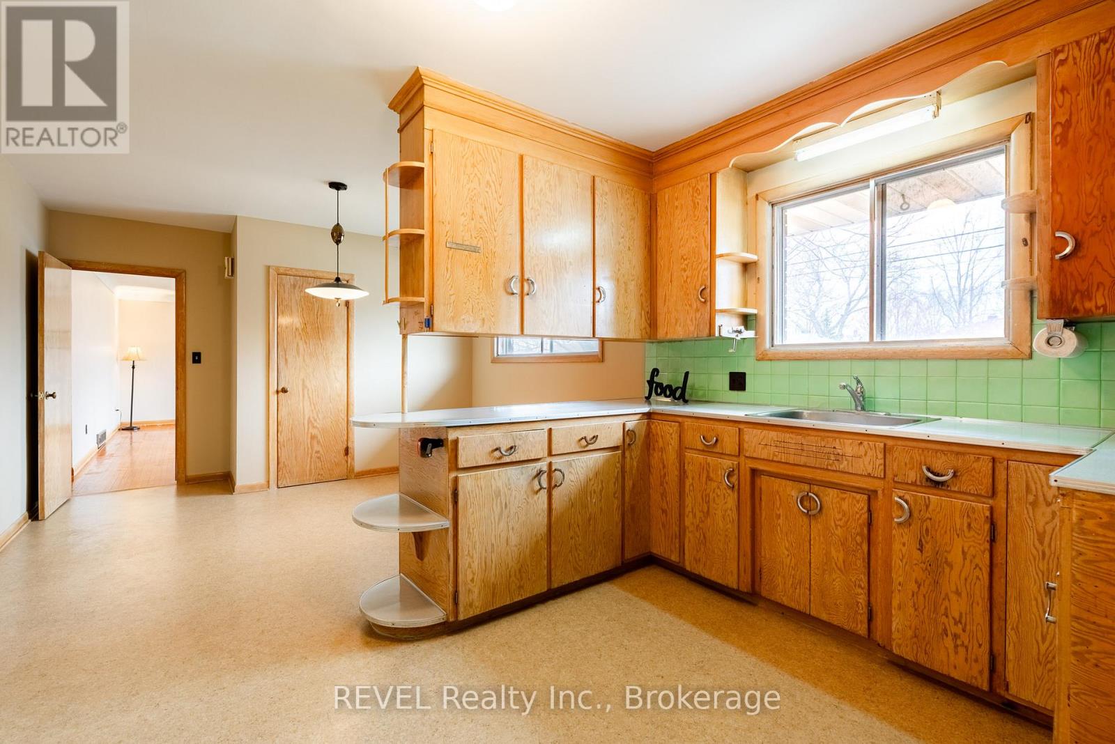 26 Mckenzie Street, St. Catharines (Bunting/linwell), Ontario L2M 2N1 - Photo 9 - X12921174