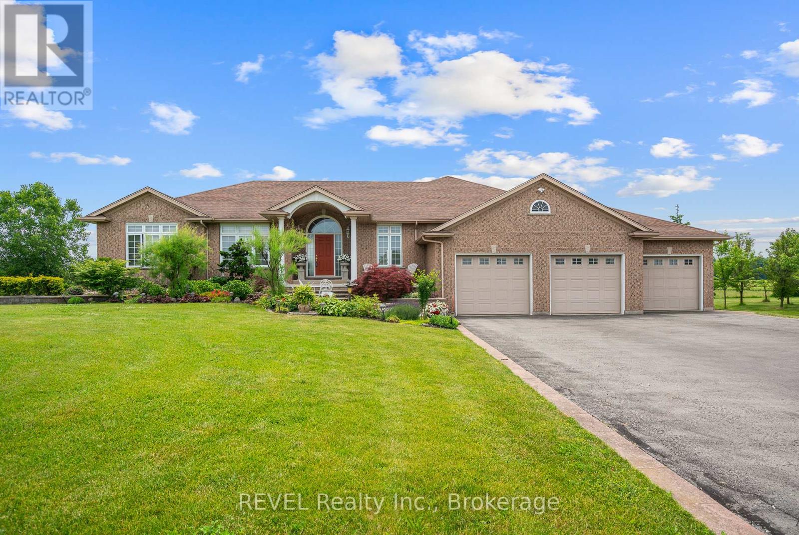 925 Queenston Road, Niagara-On-The-Lake, Ontario  L0S 1J0 - Photo 2 - X12921238