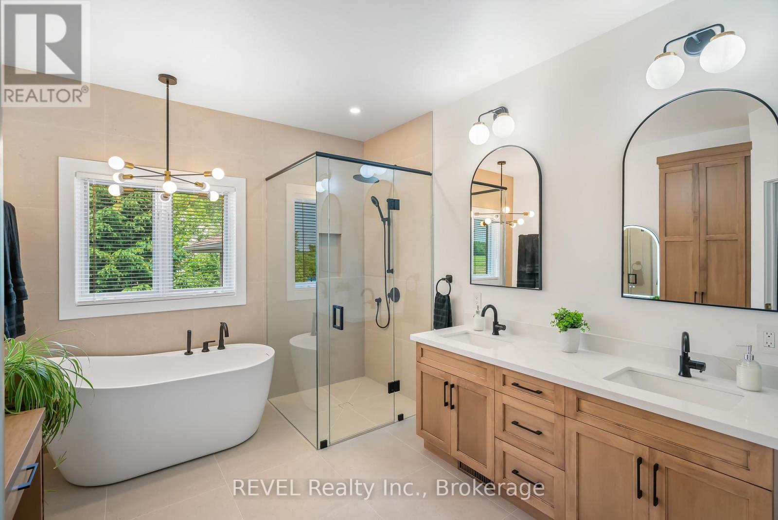 925 Queenston Road, Niagara-On-The-Lake, Ontario  L0S 1J0 - Photo 6 - X12921238