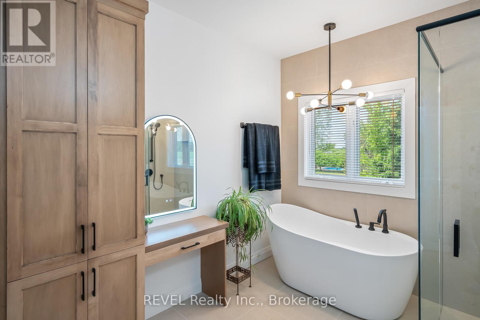 925 Queenston Road, Niagara-On-The-Lake, Ontario  L0S 1J0 - Photo 7 - X12921238