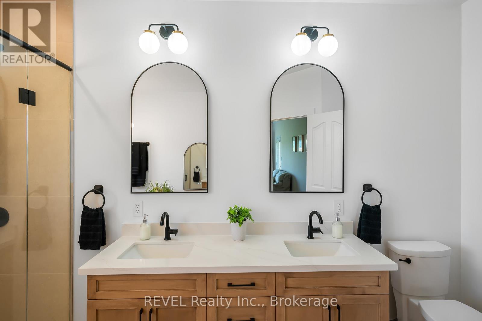 925 Queenston Road, Niagara-On-The-Lake, Ontario  L0S 1J0 - Photo 8 - X12921238