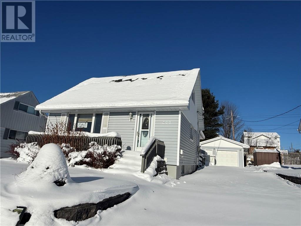 200 Hillside Drive S, Elliot Lake, Ontario  P3A 1N5 - Photo 1 - 2126912