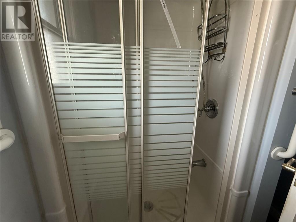 200 Hillside Drive S, Elliot Lake, Ontario  P3A 1N5 - Photo 2 - 2126912