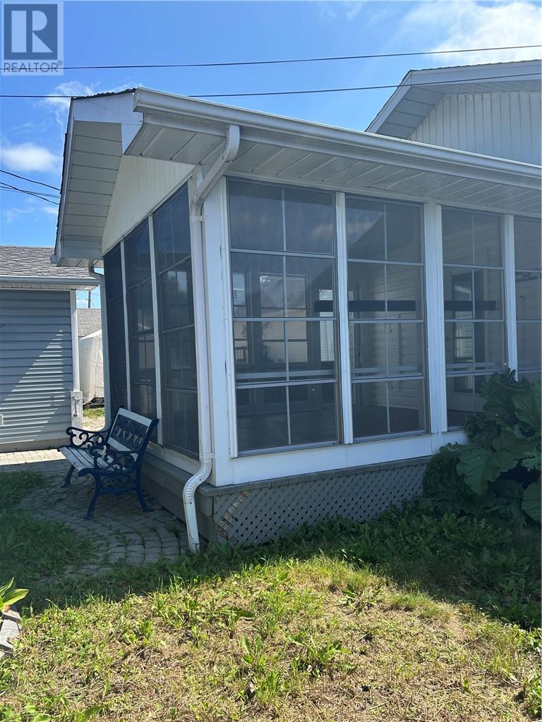 200 Hillside Drive S, Elliot Lake, Ontario  P3A 1N5 - Photo 3 - 2126912