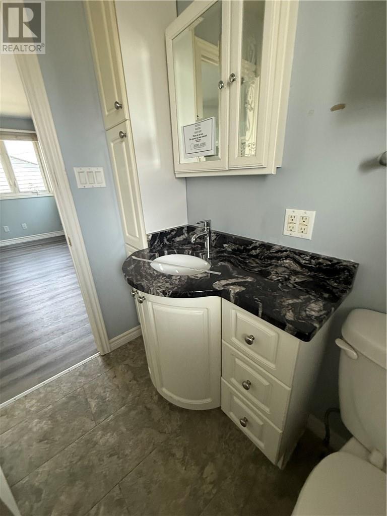 200 Hillside Drive S, Elliot Lake, Ontario  P3A 1N5 - Photo 6 - 2126912