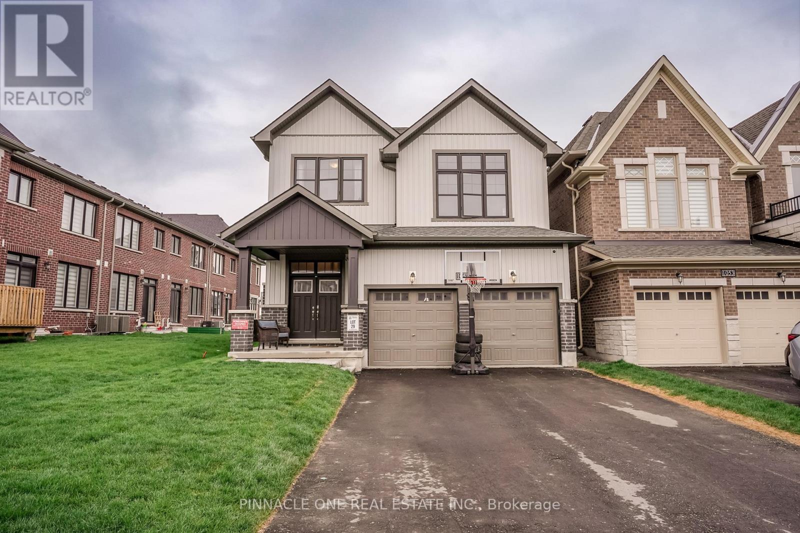 1057 SUDDARD AVENUE, Oshawa, Ontario