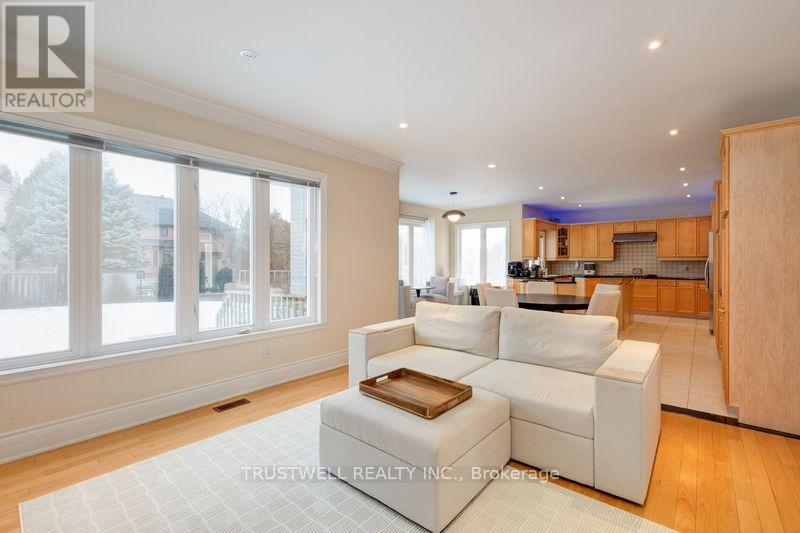 8 Ridgley Court, Richmond Hill, Ontario  L4B 4N3 - Photo 12 - N12921152