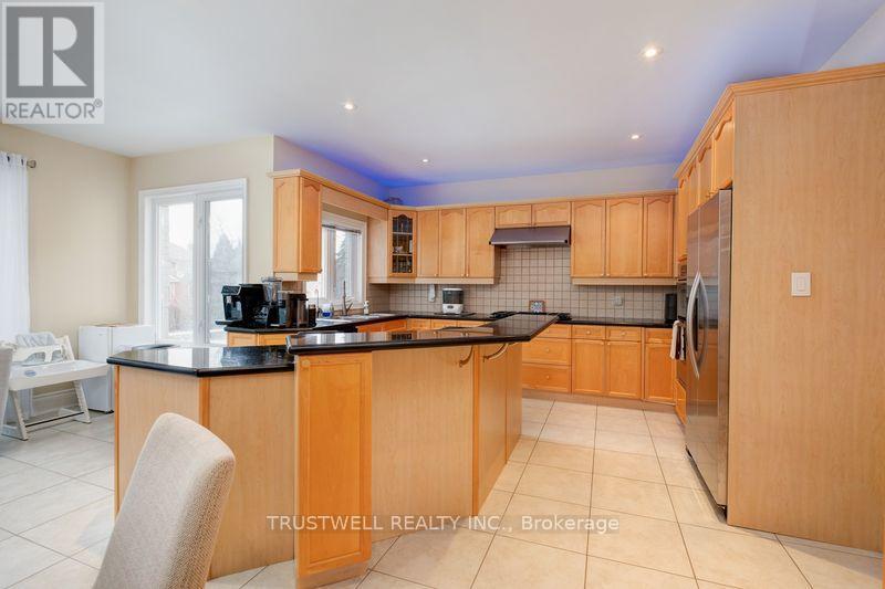 8 Ridgley Court, Richmond Hill, Ontario  L4B 4N3 - Photo 13 - N12921152