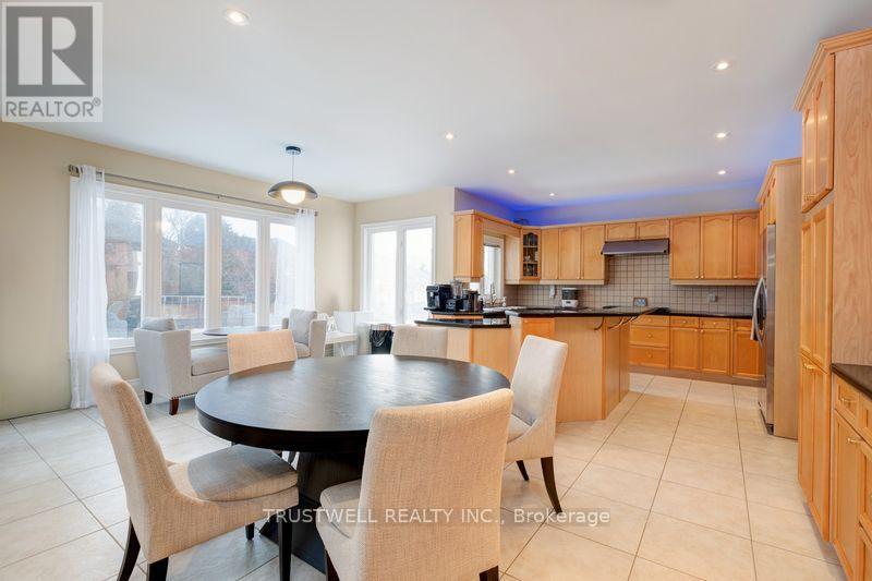 8 Ridgley Court, Richmond Hill, Ontario  L4B 4N3 - Photo 15 - N12921152