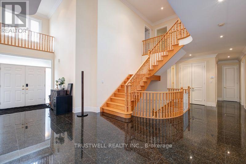 8 Ridgley Court, Richmond Hill, Ontario  L4B 4N3 - Photo 6 - N12921152