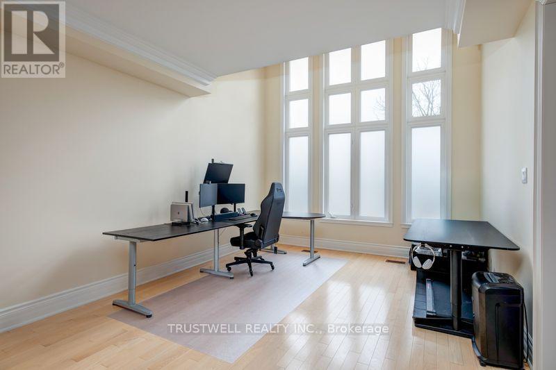 8 Ridgley Court, Richmond Hill, Ontario  L4B 4N3 - Photo 7 - N12921152