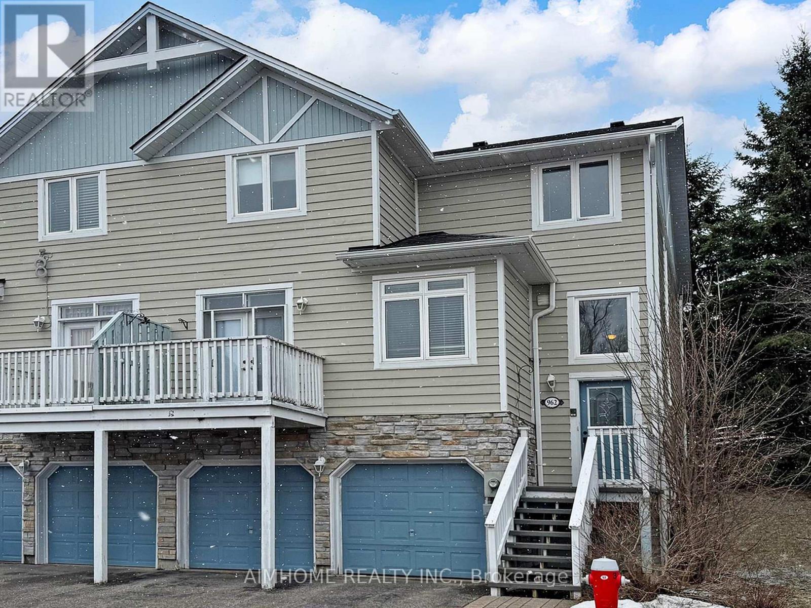 962 ON BOGART CIRCLE, Newmarket, Ontario