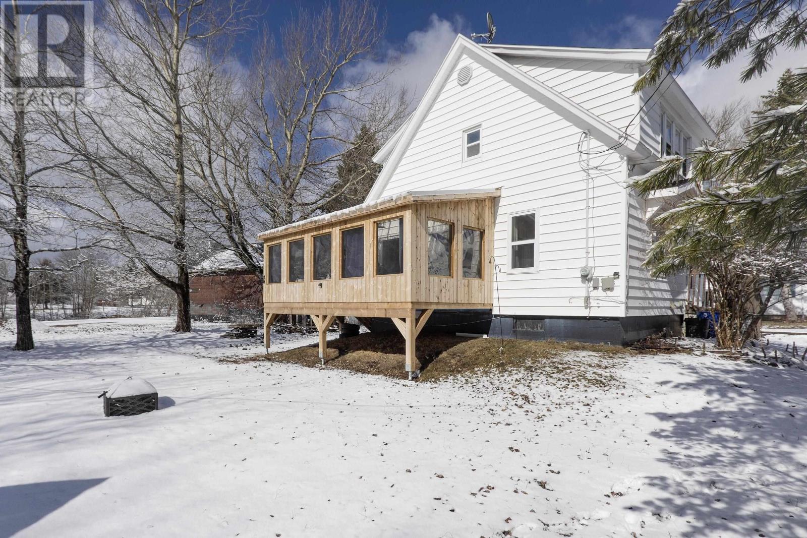 27 Mcdougal Street, Springhill, Nova Scotia  B0M 1X0 - Photo 7 - 202605299