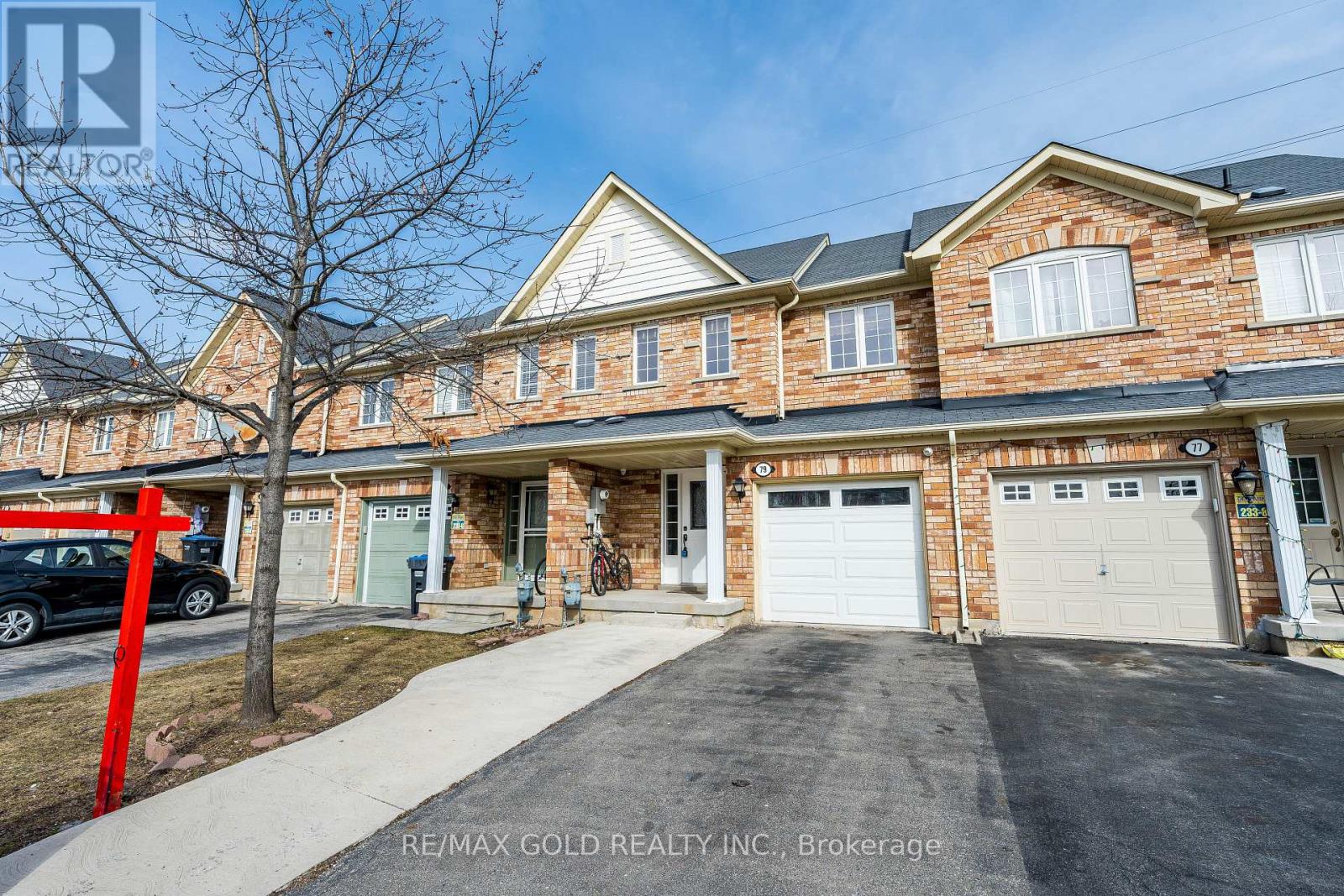 79 Roundstone Drive, Brampton, Ontario  L6X 0K6 - Photo 4 - W12921178