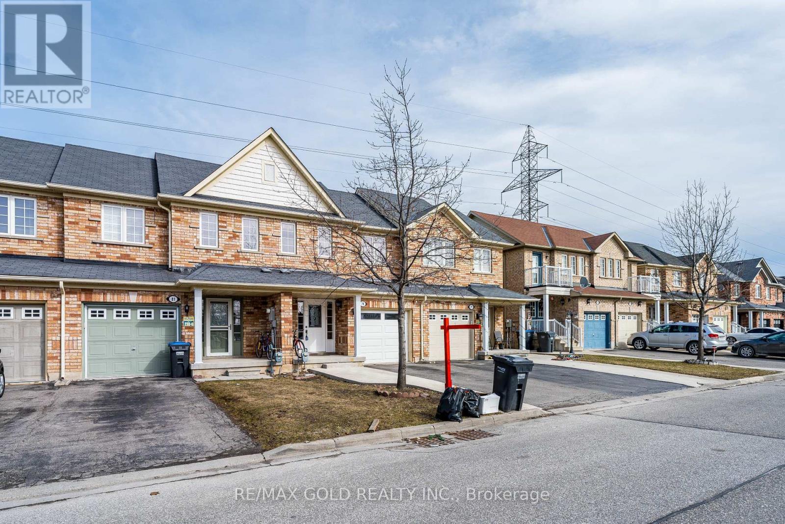 79 Roundstone Drive, Brampton, Ontario  L6X 0K6 - Photo 5 - W12921178