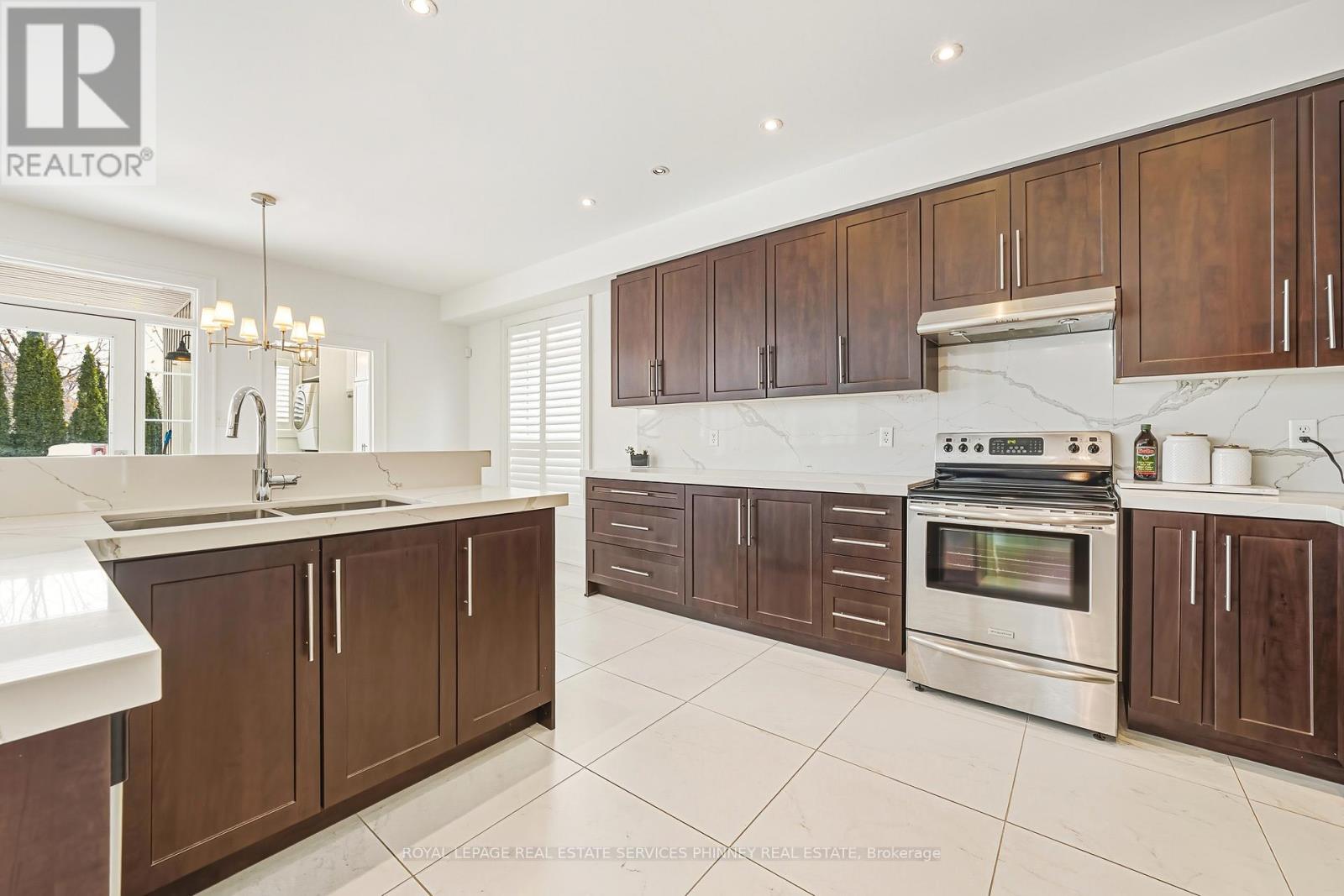 958 Irish Moss Road, Mississauga, Ontario  L5W 1W5 - Photo 7 - W12921226