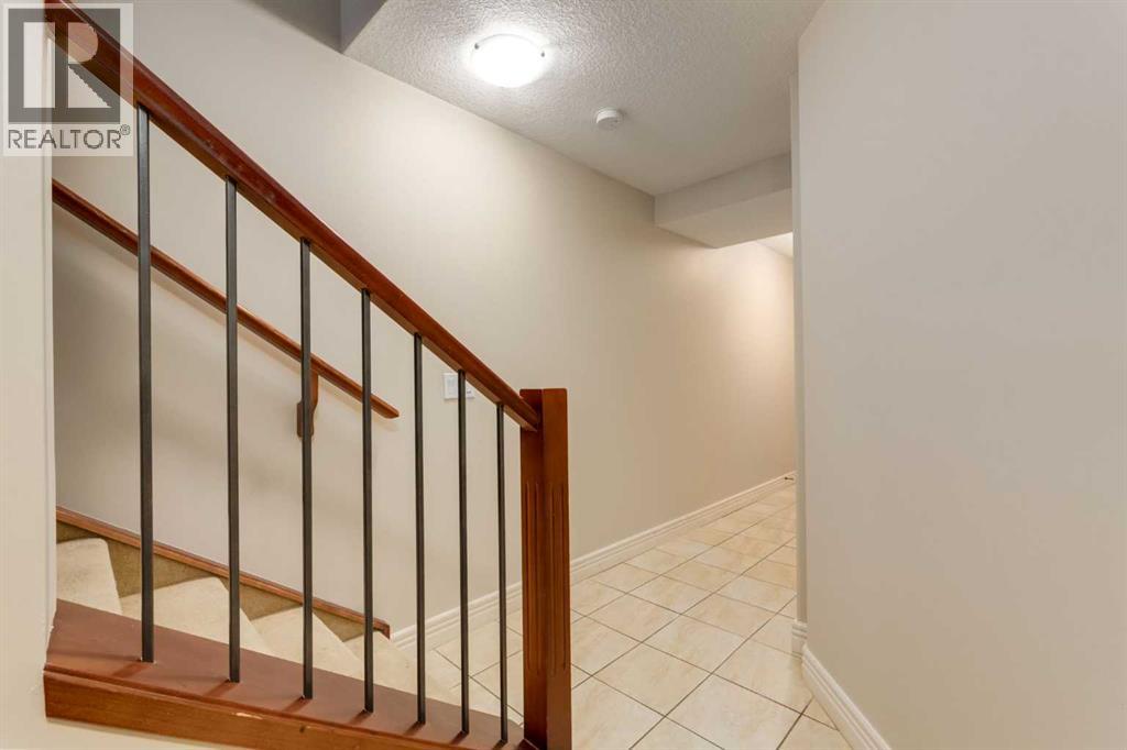 172 Rockyledge View Nw, Calgary, Alberta  T3G 6B2 - Photo 5 - A2296266