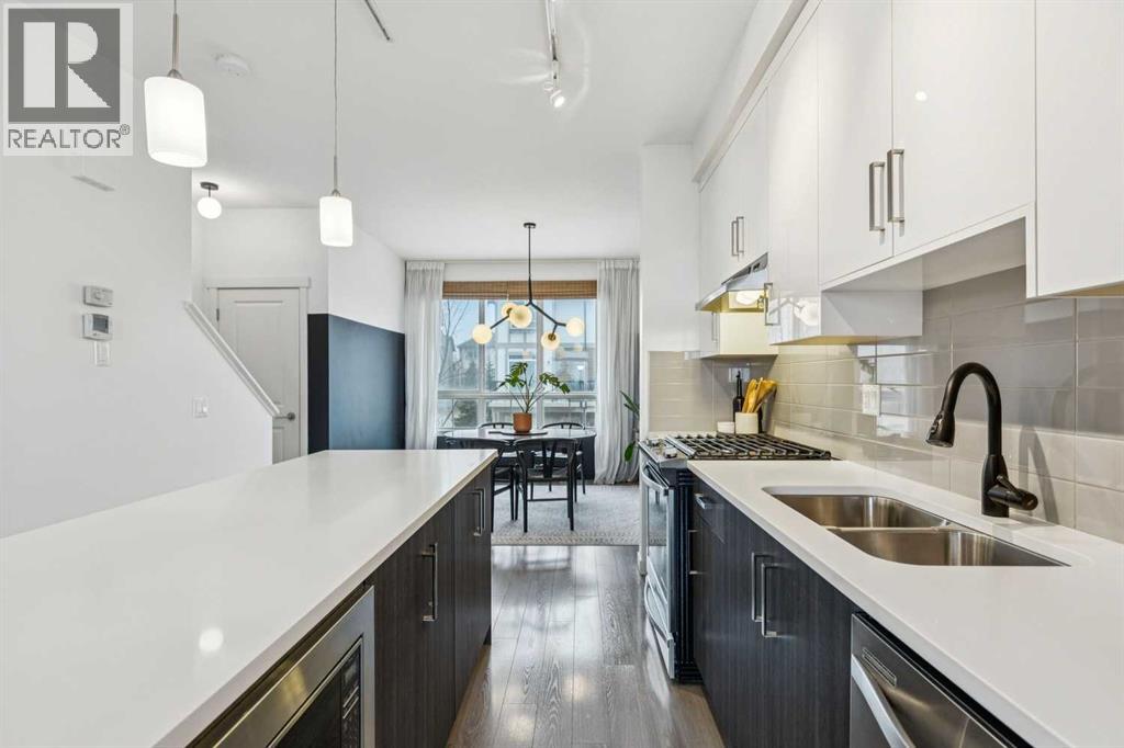 61 Sherwood Lane NW, Calgary, Alberta  T3R 0V3 - Photo 4 - A2296277