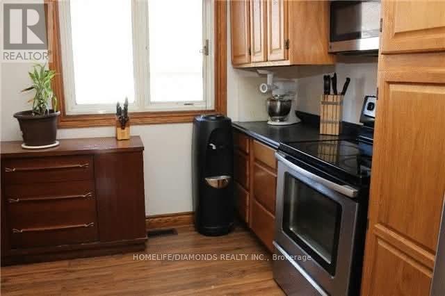 1251 Jalna Boulevard, London South, Ontario  N6E 2A8 - Photo 3 - X12921254