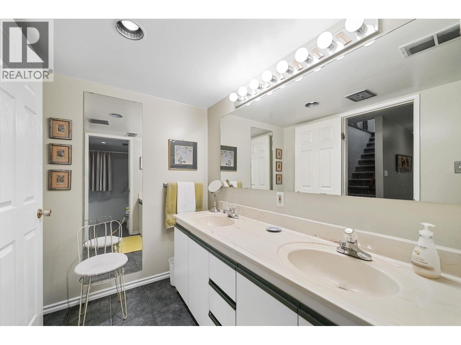 3887 Robin Place, Port Coquitlam, British Columbia  V3B 4Y6 - Photo 20 - R3103632