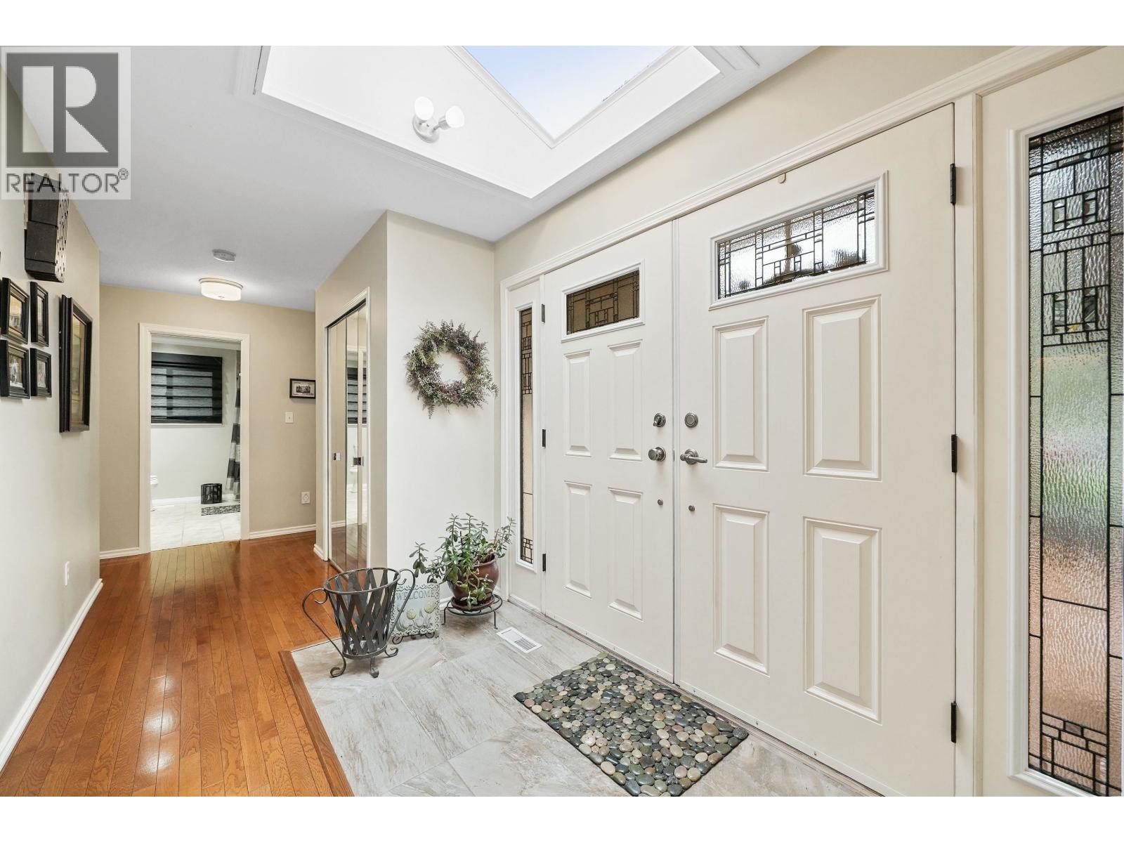 3887 Robin Place, Port Coquitlam, British Columbia  V3B 4Y6 - Photo 5 - R3103632