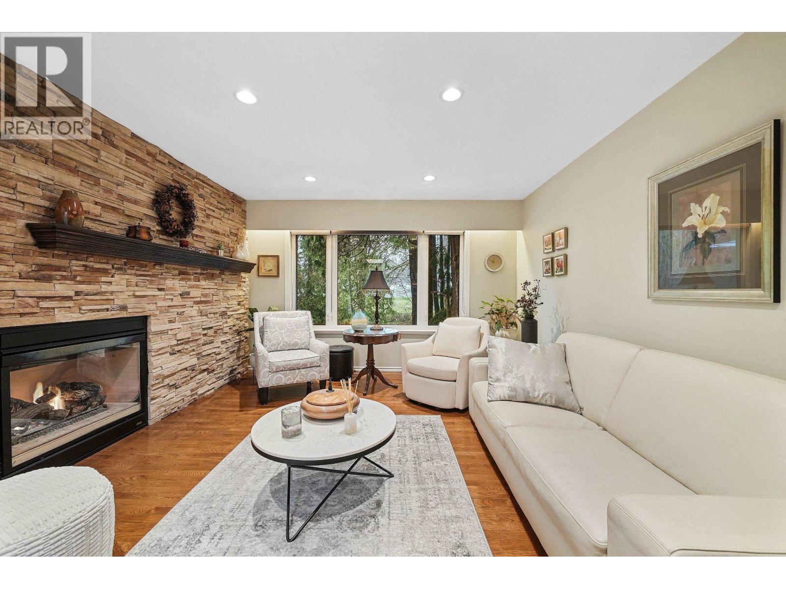 3887 Robin Place, Port Coquitlam, British Columbia  V3B 4Y6 - Photo 9 - R3103632