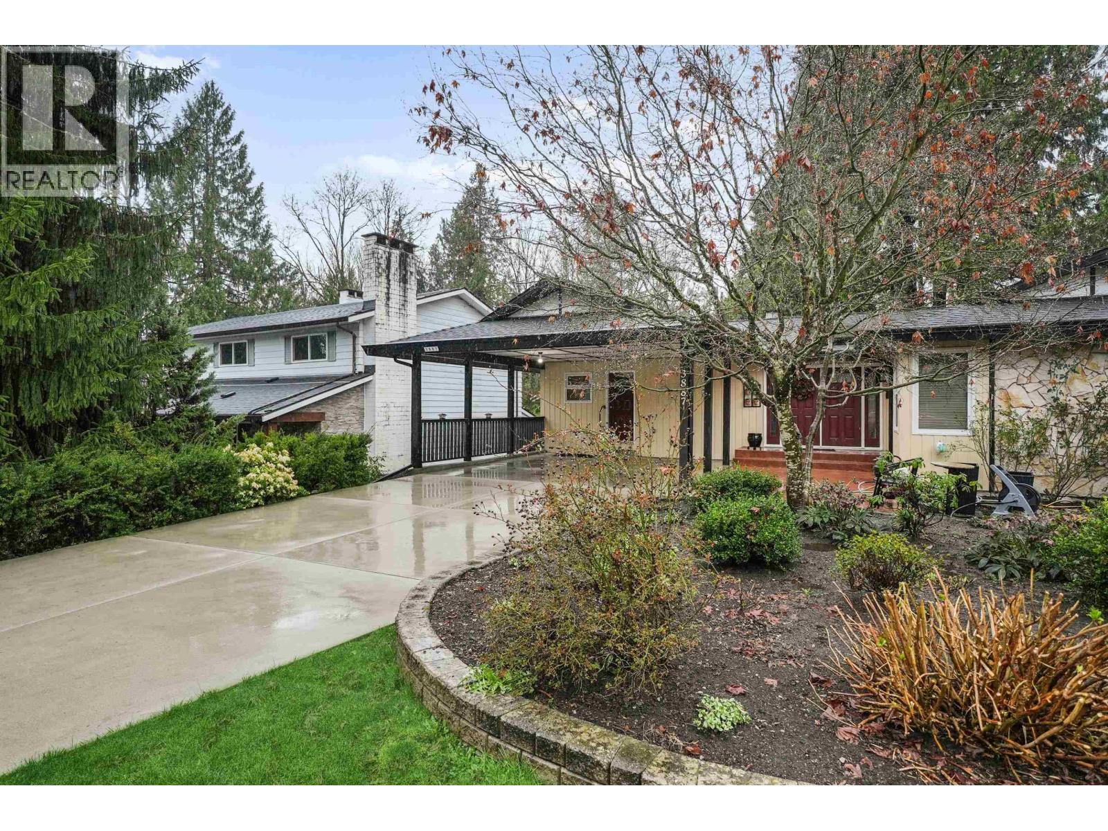 3887 Robin Place, Port Coquitlam, British Columbia  V3B 4Y6 - Photo 2 - R3103632