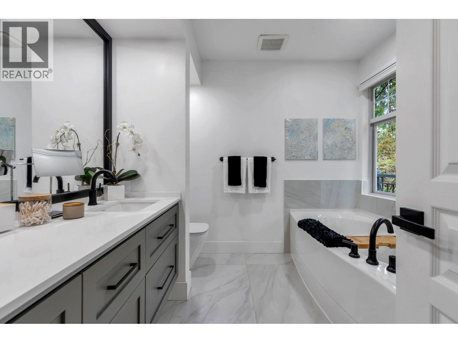 1102 Strathaven Drive, North Vancouver, British Columbia V7H 2Z6 - Photo 14 - R3102867