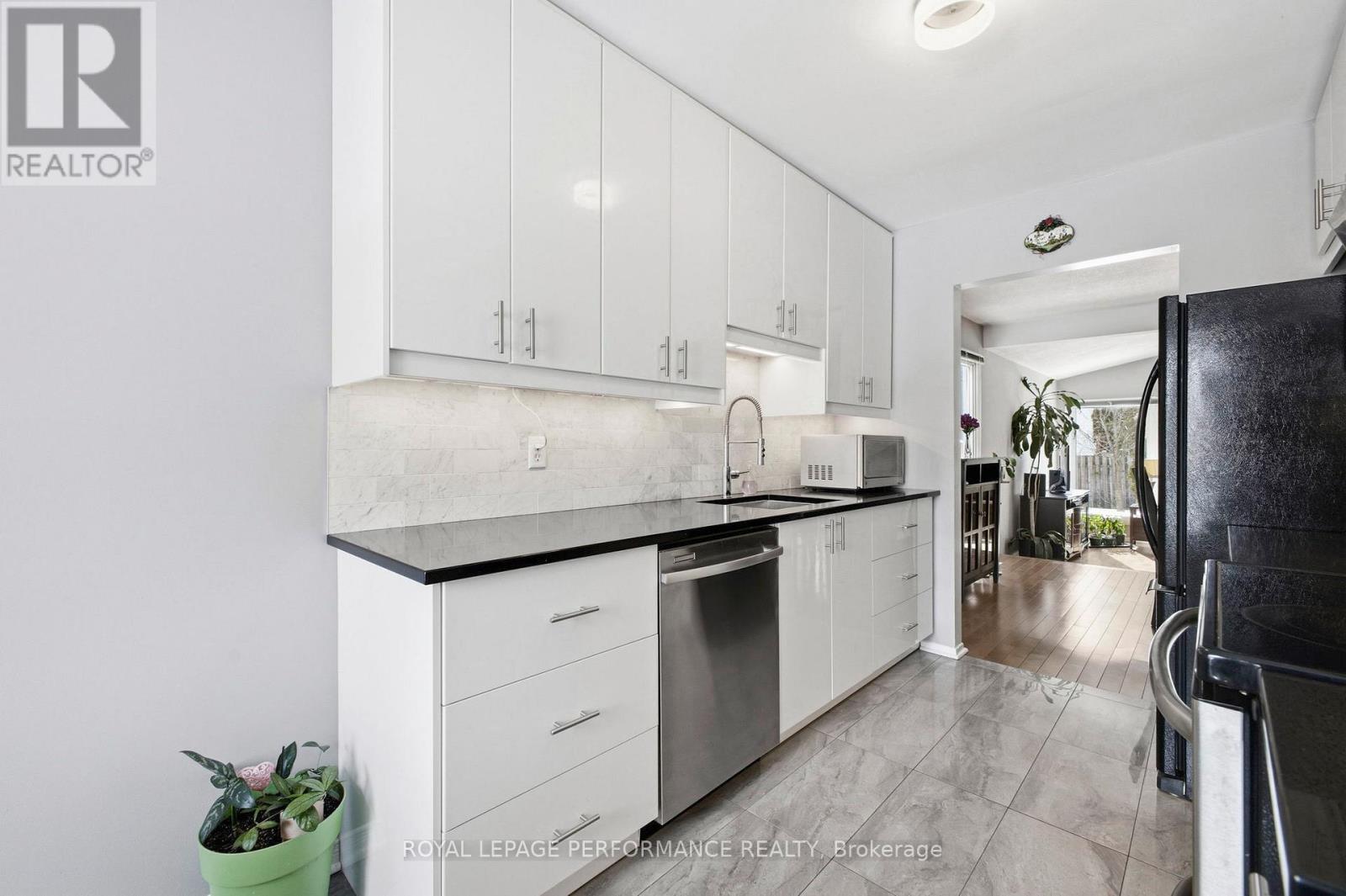 1089 St Emmanuel Terrace, Ottawa, Ontario  K1C 2J6 - Photo 16 - X12921272