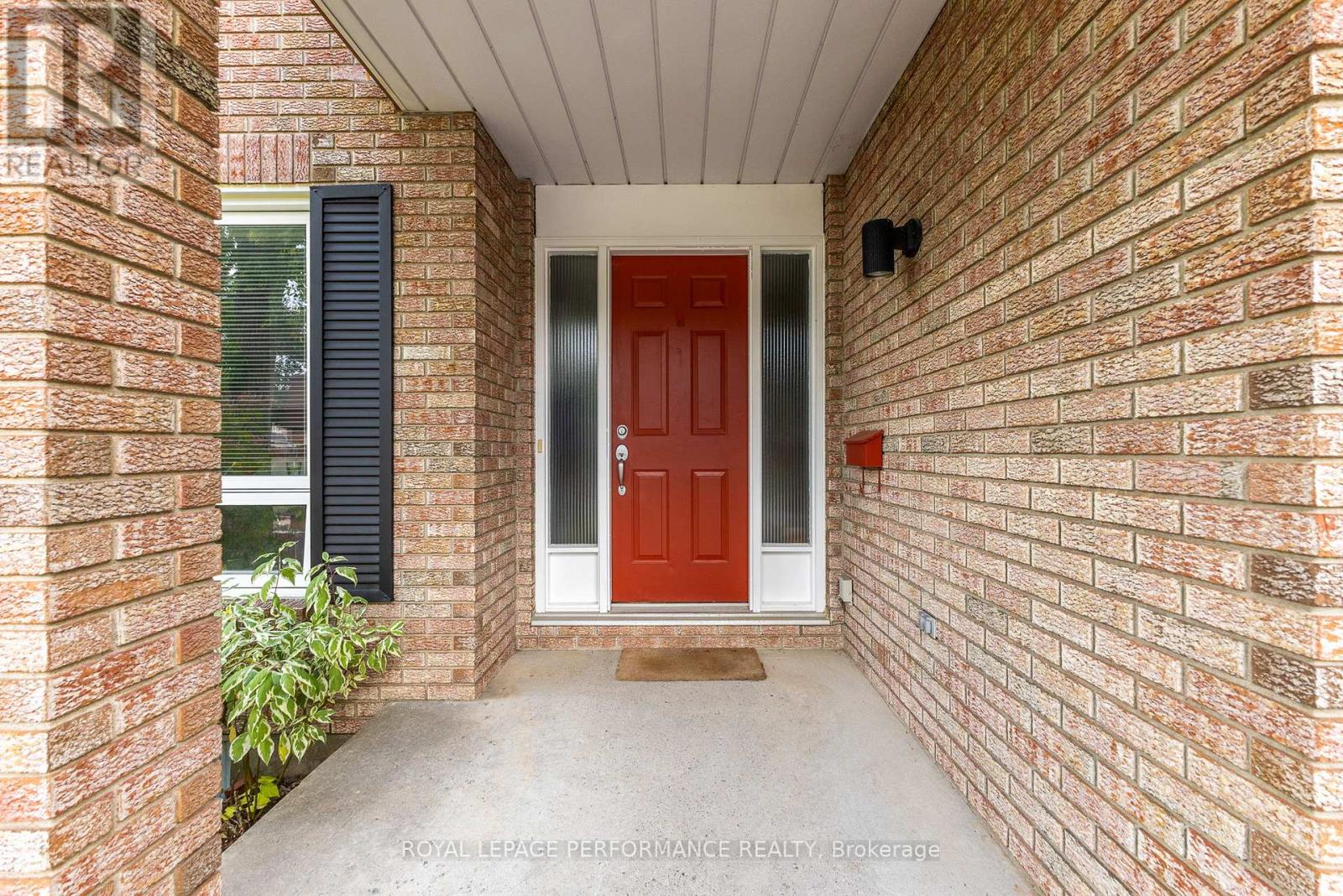 1089 St Emmanuel Terrace, Ottawa, Ontario  K1C 2J6 - Photo 3 - X12921272