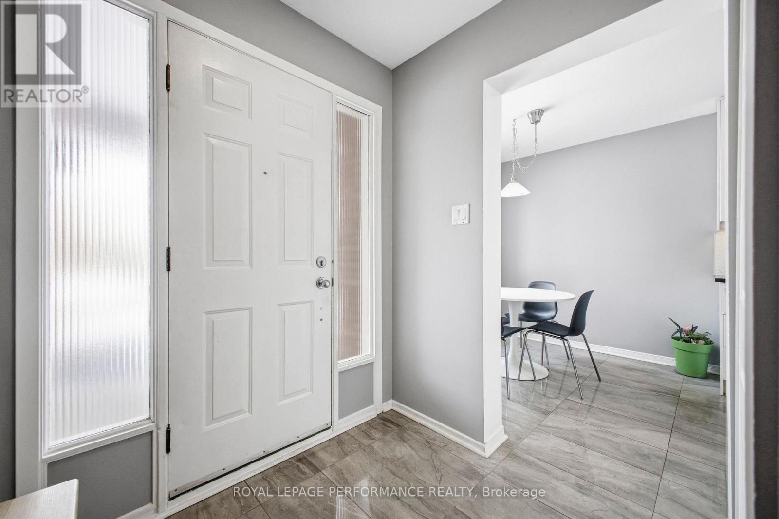 1089 St Emmanuel Terrace, Ottawa, Ontario  K1C 2J6 - Photo 4 - X12921272