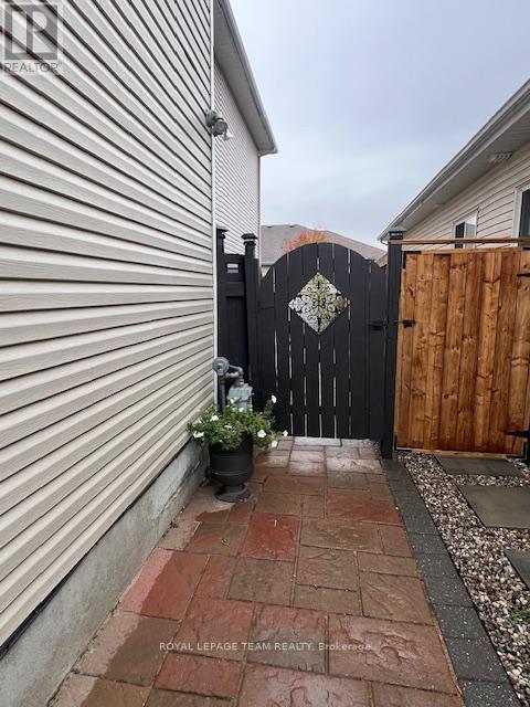 B - 685 Everlasting Crescent, Ottawa, Ontario  K4A 0K4 - Photo 2 - X12921280