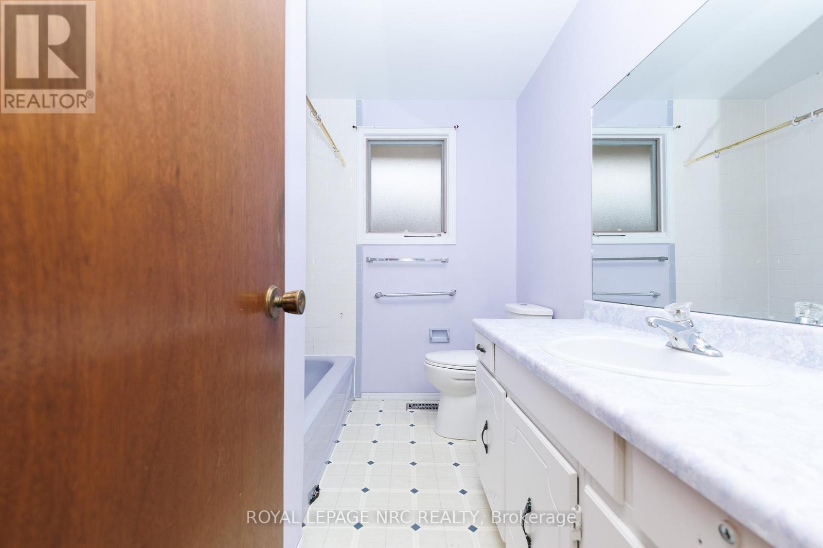 105 Hillview Road, St. Catharines, Ontario  L2S 1S8 - Photo 17 - X12921324