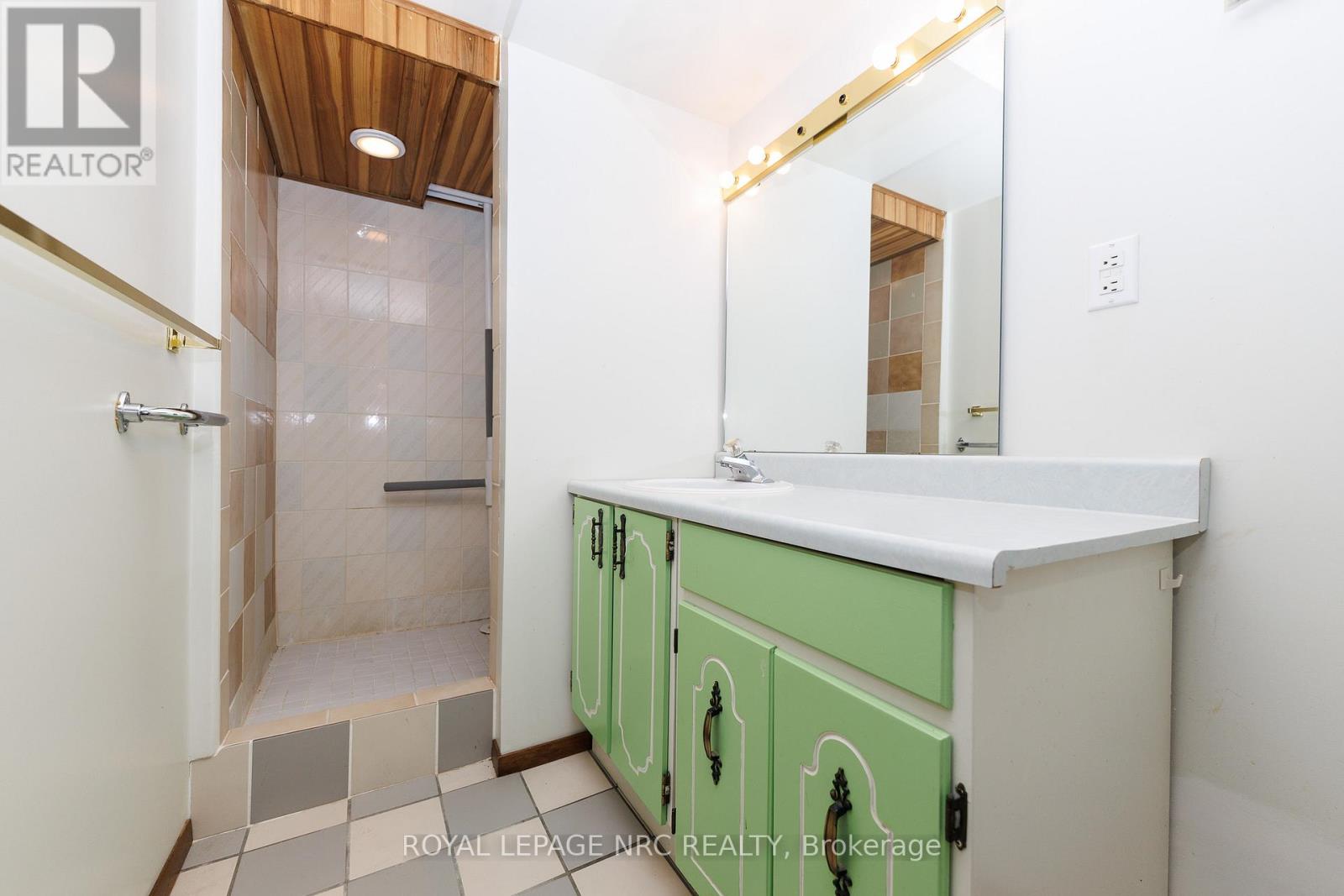 105 Hillview Road, St. Catharines, Ontario  L2S 1S8 - Photo 27 - X12921324