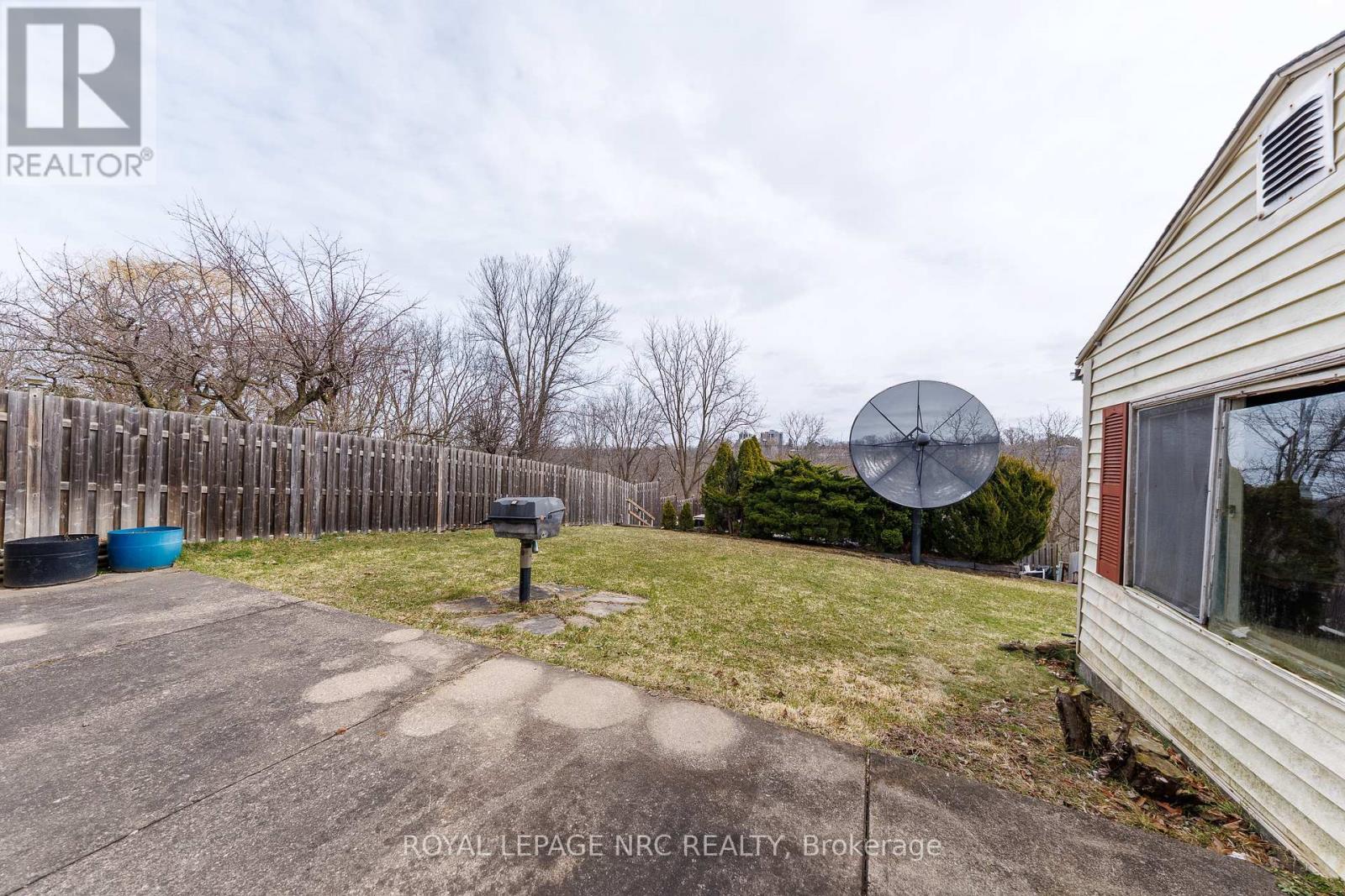 105 Hillview Road, St. Catharines, Ontario  L2S 1S8 - Photo 32 - X12921324