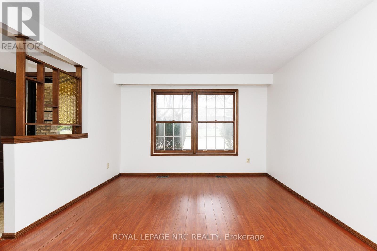 105 Hillview Road, St. Catharines, Ontario  L2S 1S8 - Photo 6 - X12921324