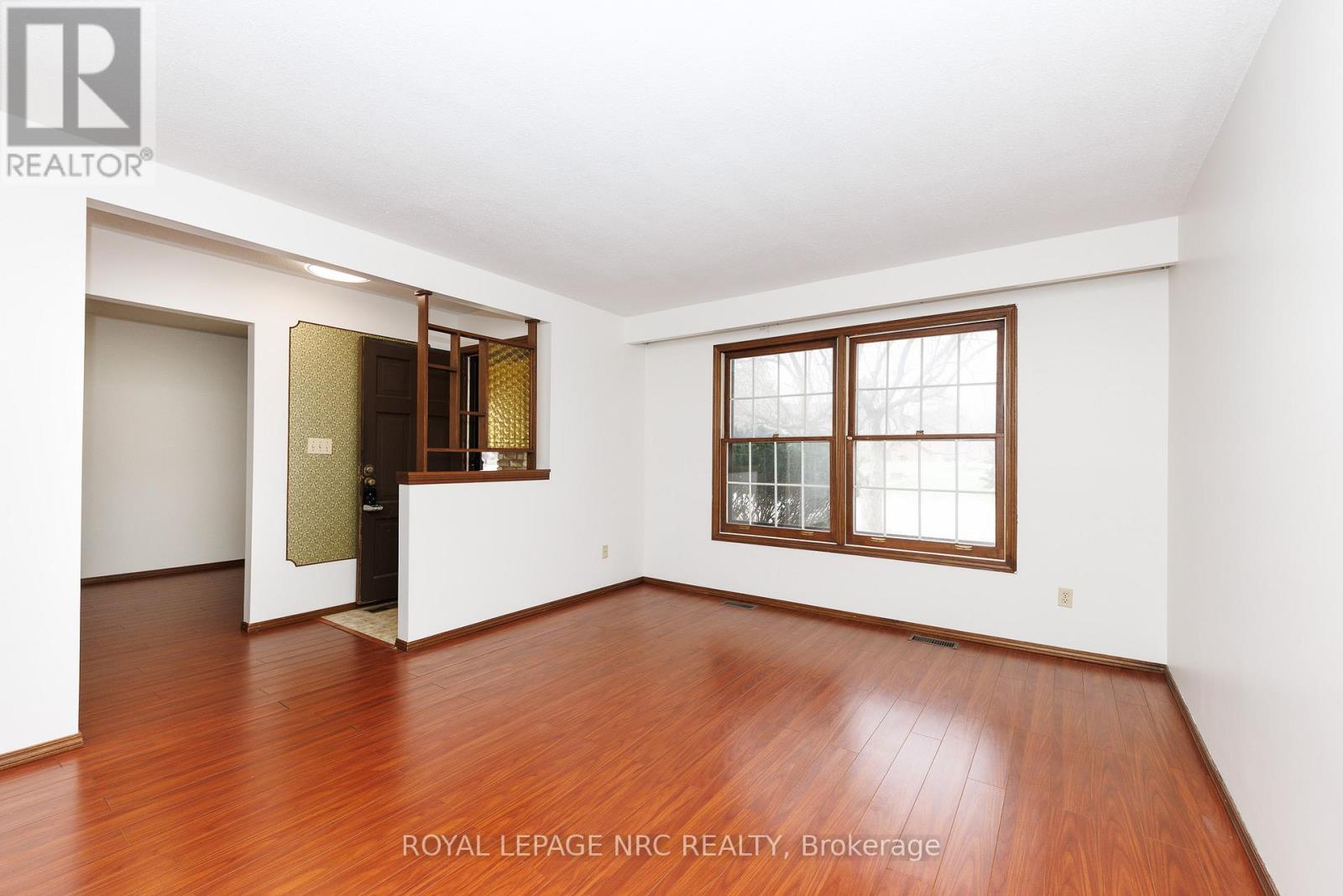 105 Hillview Road, St. Catharines, Ontario  L2S 1S8 - Photo 7 - X12921324