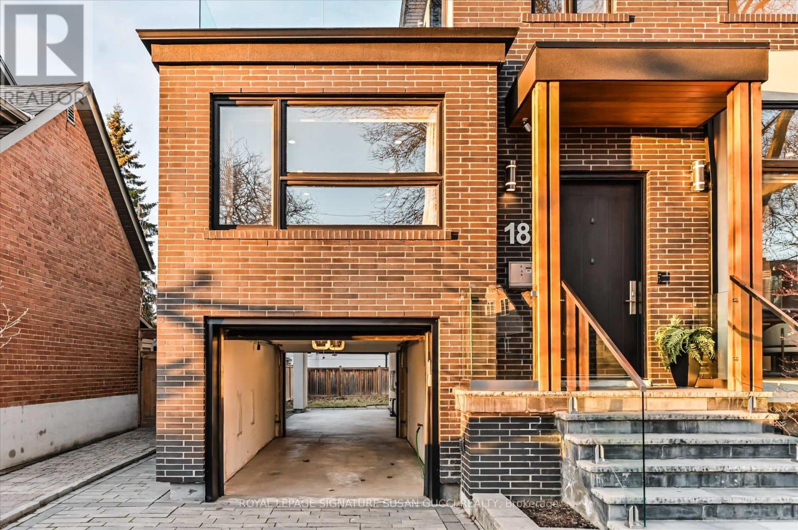 18 Ferris Road, Toronto, Ontario  M4B 1G1 - Photo 2 - E12916244