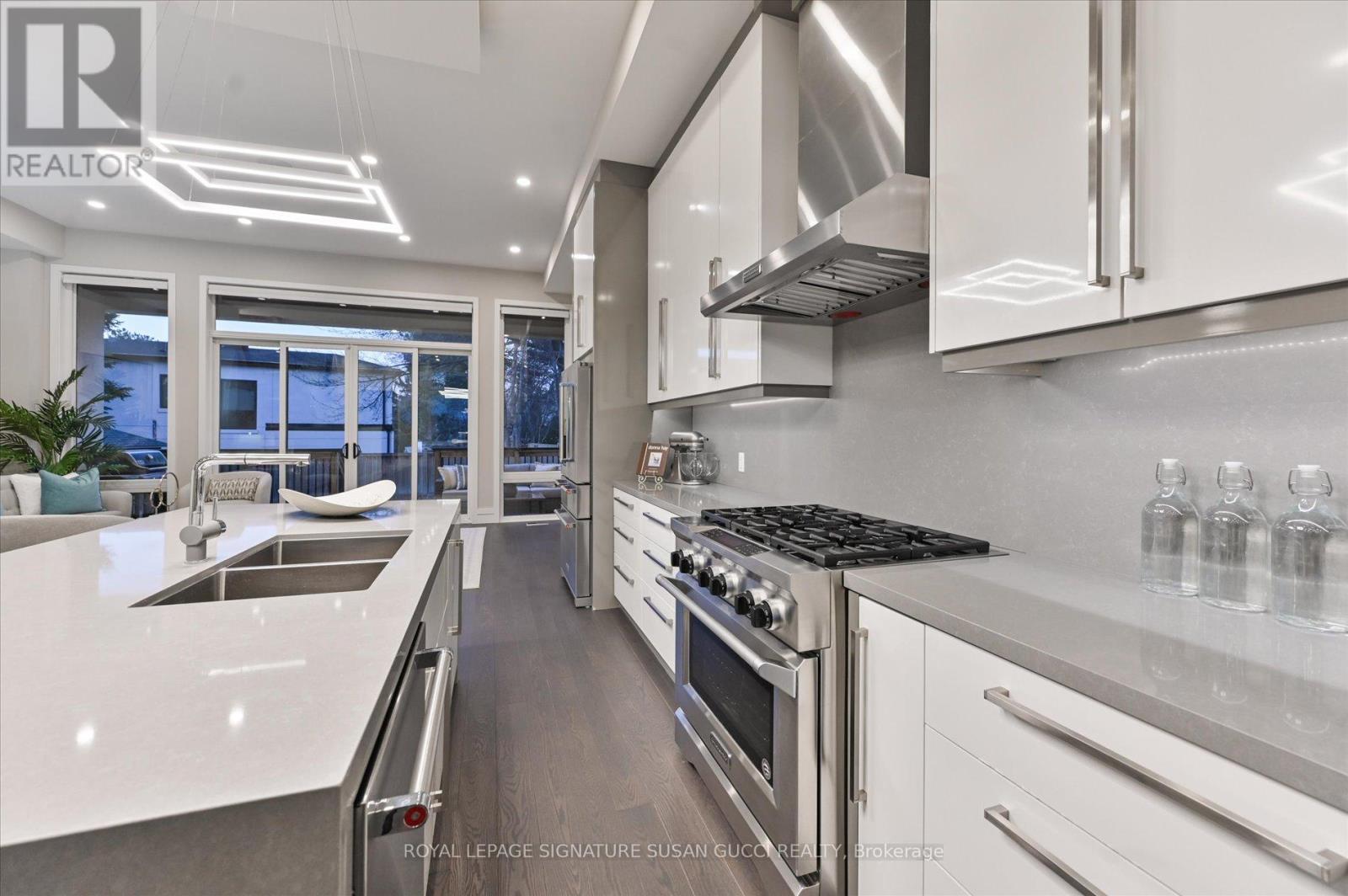 18 Ferris Road, Toronto, Ontario  M4B 1G1 - Photo 9 - E12916244