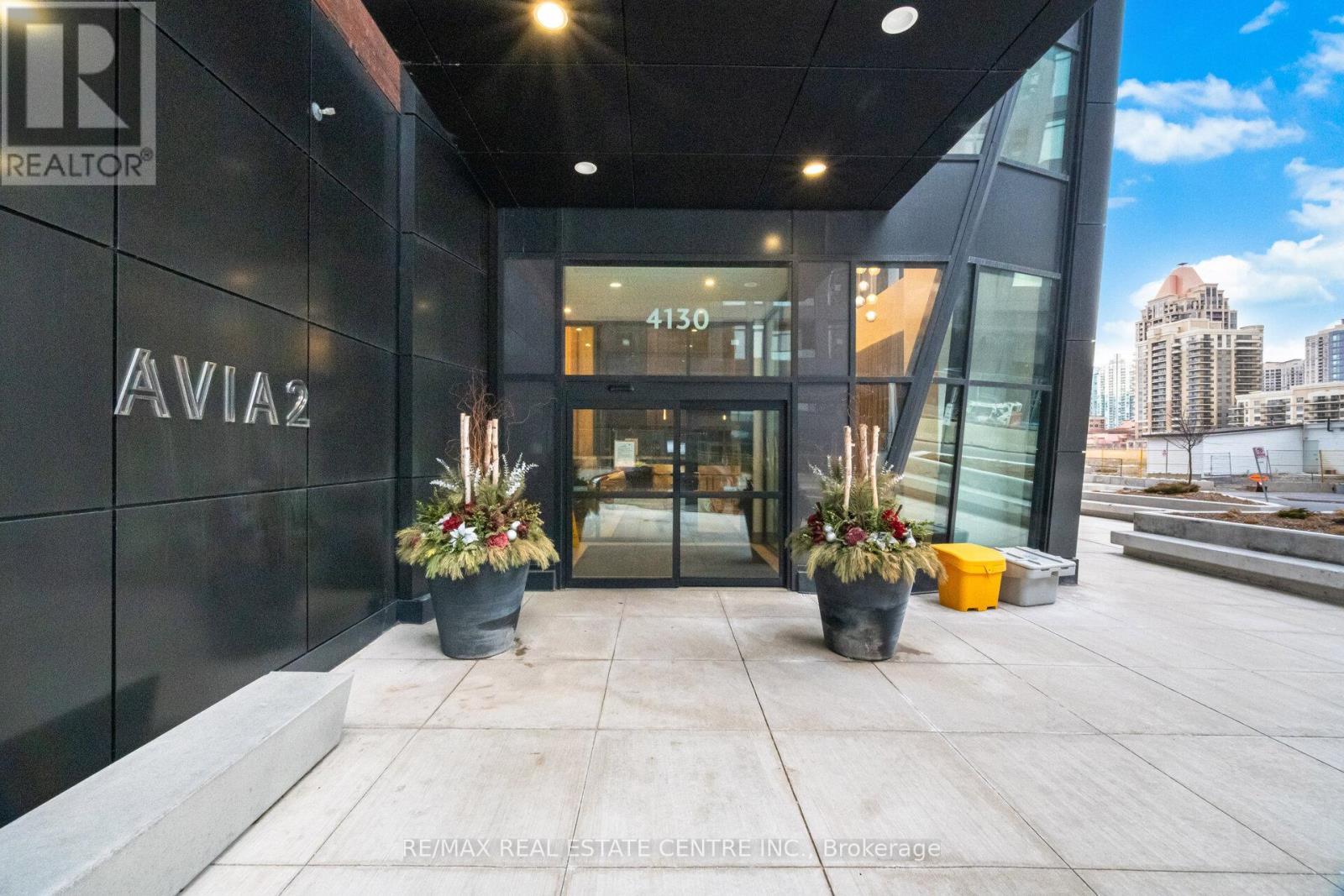 1402 - 4130 Parkside Village Drive, Mississauga, Ontario  L5B 3M8 - Photo 2 - W12812458