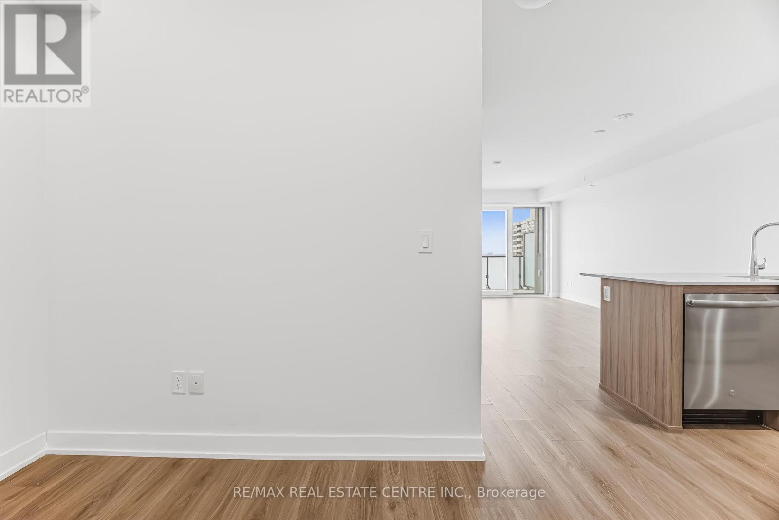 1402 - 4130 Parkside Village Drive, Mississauga, Ontario  L5B 3M8 - Photo 7 - W12812458