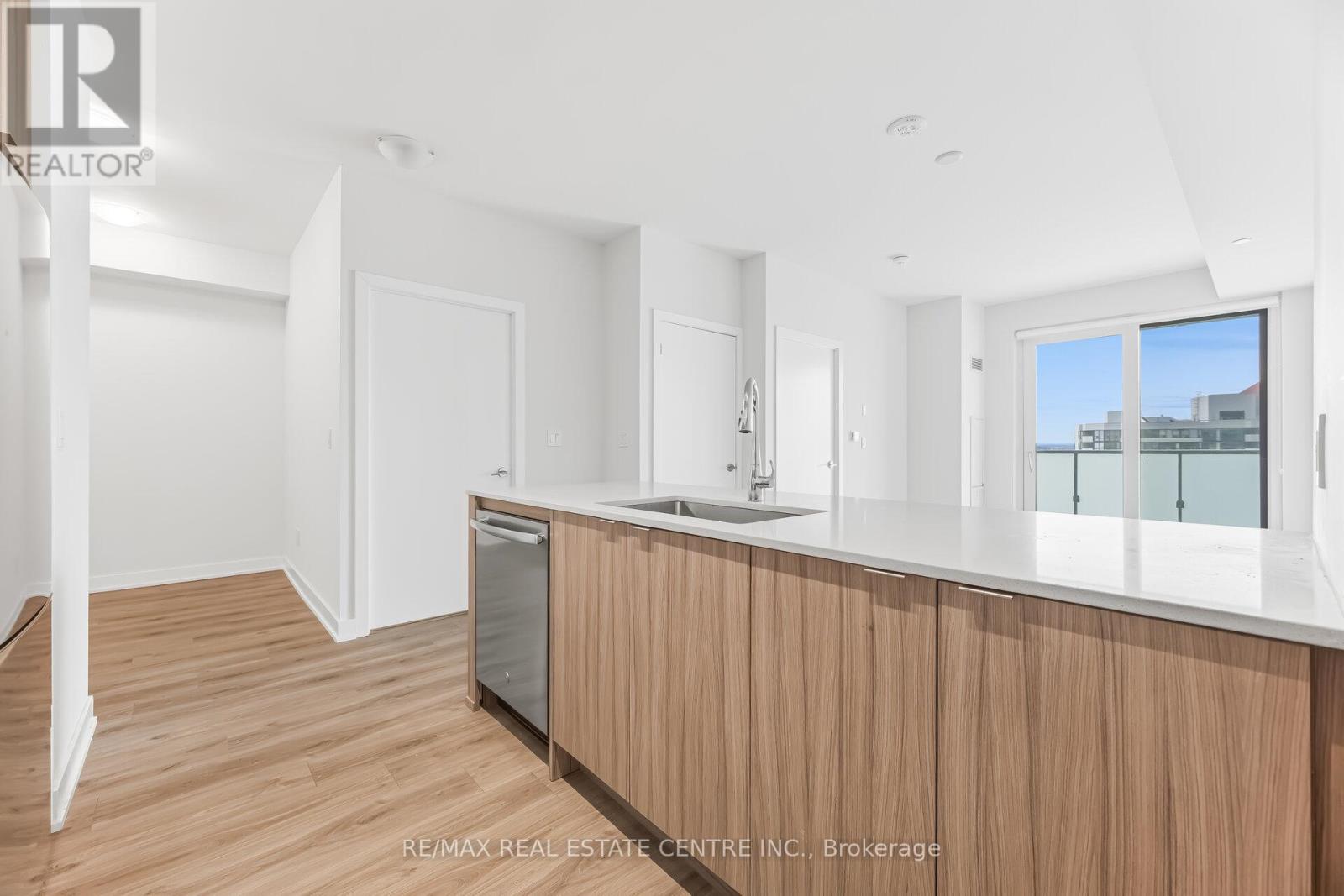 1402 - 4130 Parkside Village Drive, Mississauga, Ontario  L5B 3M8 - Photo 13 - W12812458