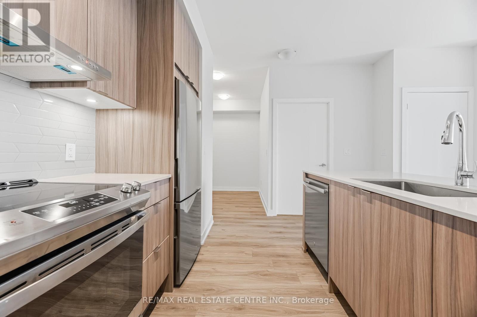 1402 - 4130 Parkside Village Drive, Mississauga, Ontario  L5B 3M8 - Photo 10 - W12812458